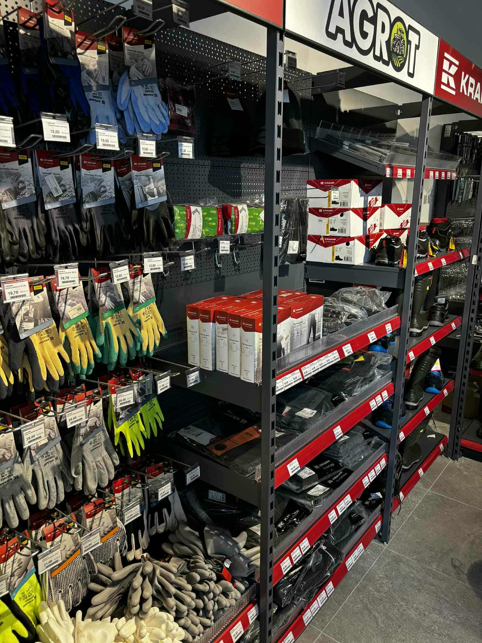 zdjęcie z wnętrza sklep rolniczy AGROT Ropczyce